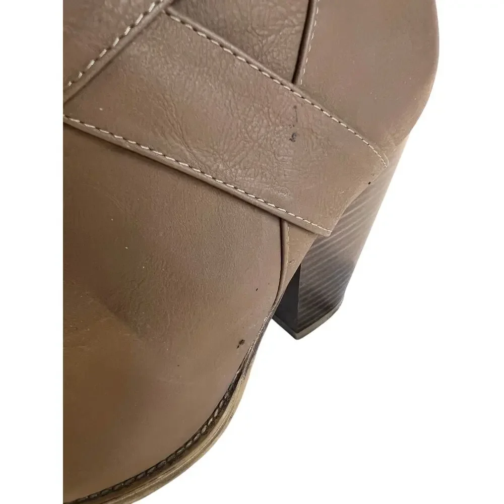 Reneeze Size 7 Faux Leather Heeled Boot - Lined